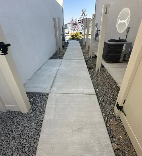 Concrete sidewalk pour Providence